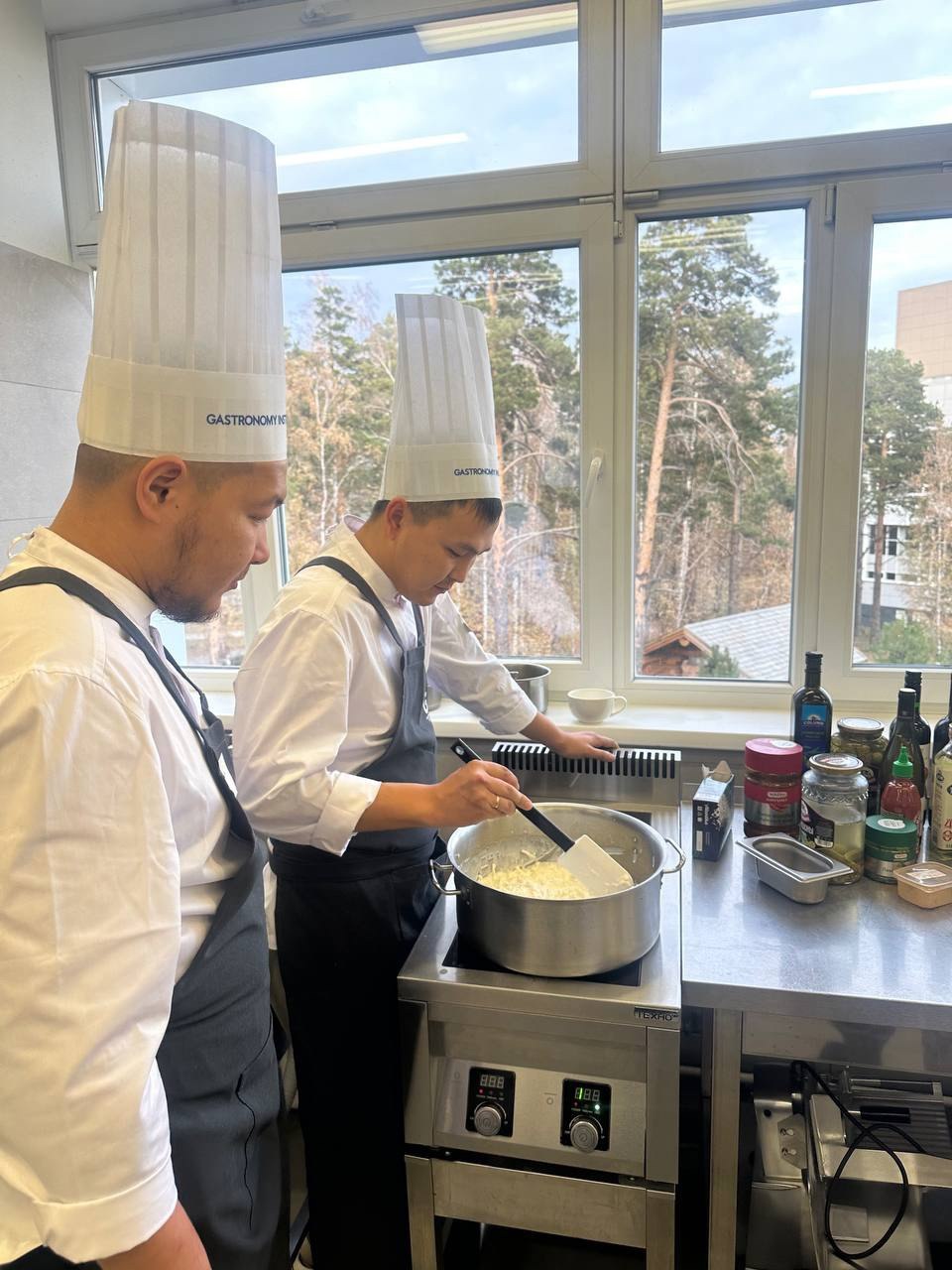 Креативные повара Тувы прошли повышение квалификации в Красноярске Креативные повара Тувы прошли повышение квалификации в Красноярске