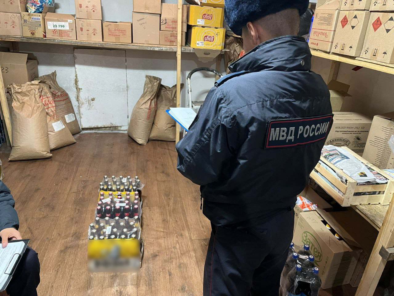 В ходе проведения оперативно-профилактического мероприятия «Правопорядок» сотрудниками полиции из незаконного оборота изъято около 430 литров нелегальной алкогольной продукции В ходе проведения оперативно-профилактического мероприятия «Правопорядок» сотрудниками полиции из незаконного оборота изъято около 430 литров нелегальной алкогольной продукции