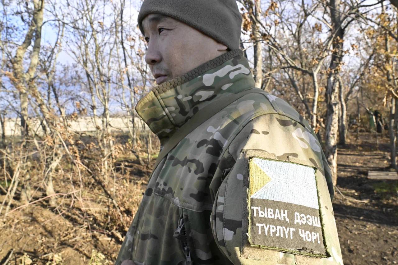 Глава Тувы поздравил с 10-летием 55-ю гвардейскую мотострелковую горную бригаду Глава Тувы поздравил с 10-летием 55-ю гвардейскую мотострелковую горную бригаду