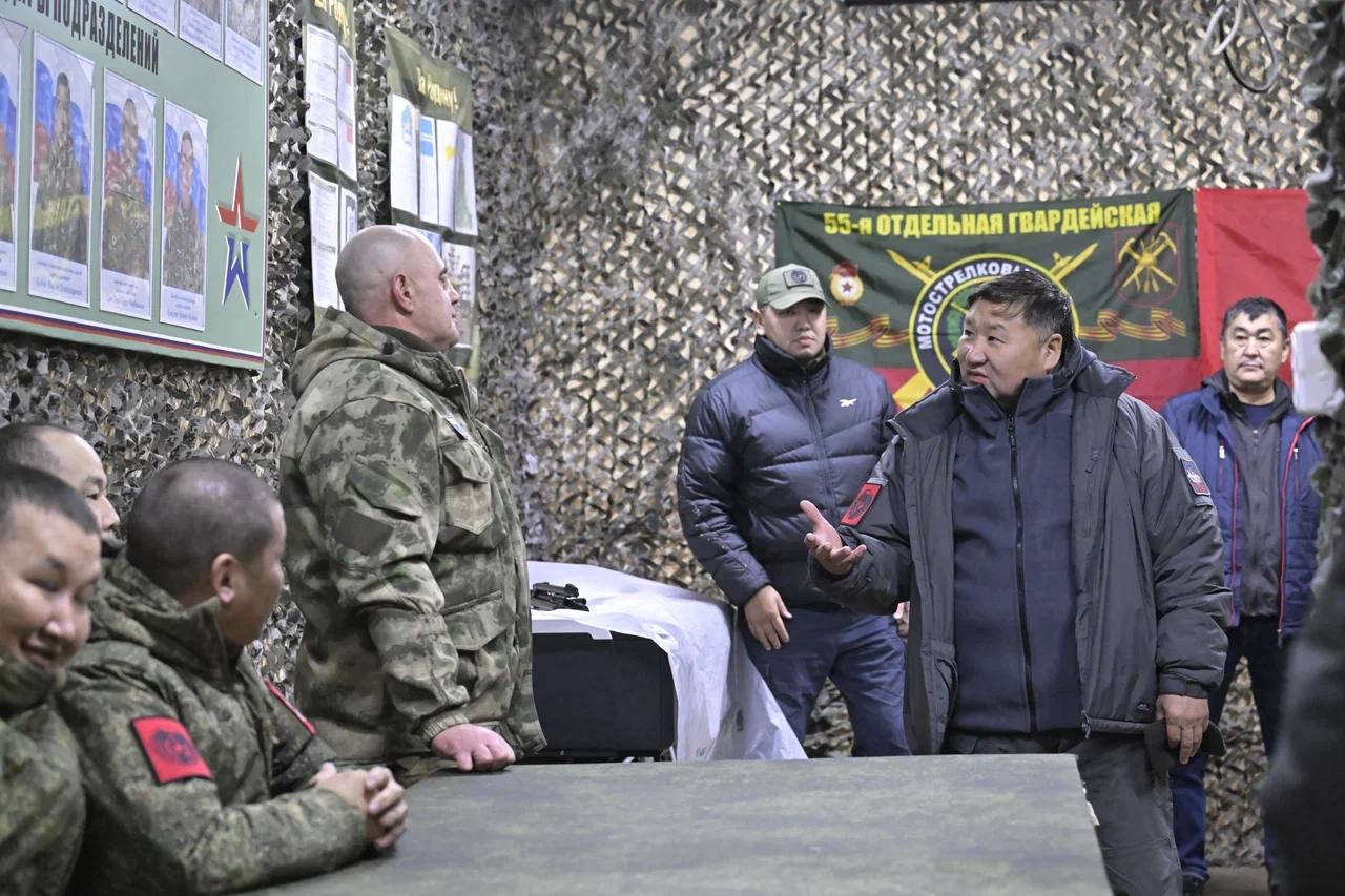 Глава Тувы поздравил с 10-летием 55-ю гвардейскую мотострелковую горную бригаду Глава Тувы поздравил с 10-летием 55-ю гвардейскую мотострелковую горную бригаду