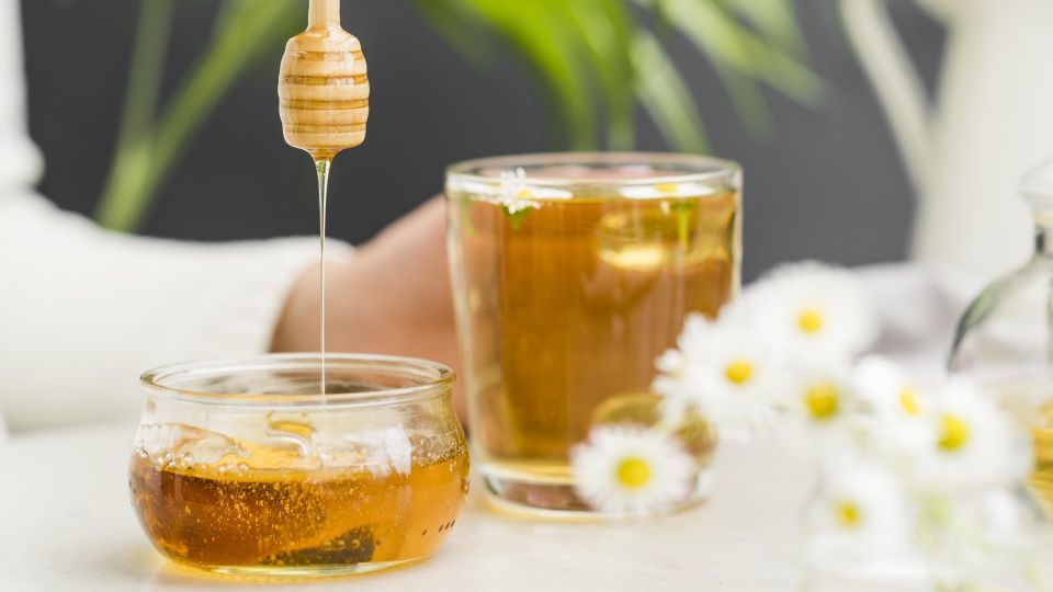 Действительно ли мед полезнее сахара: диетолог дал честный ответ