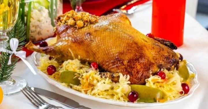 Гусь с Яблоками и Квашеной Капустой: Кулинарная Магия для Вашего Праздничного Стола