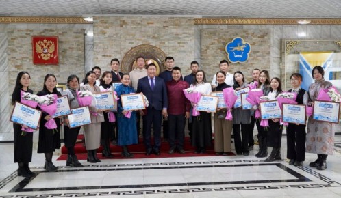 В Туве прошла церемония вручения грантов победителям молодежных проектов