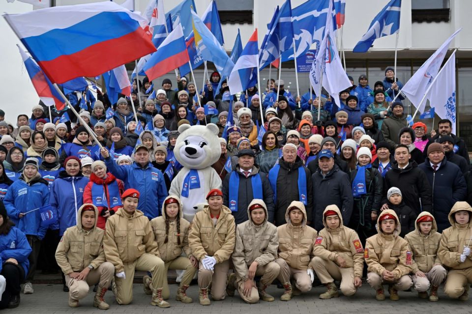 Кызылчане и гости столицы Тувы отметили День народного единства народными гуляньями на площади Арата Кызылчане и гости столицы Тувы отметили День народного единства народными гуляньями на площади Арата
