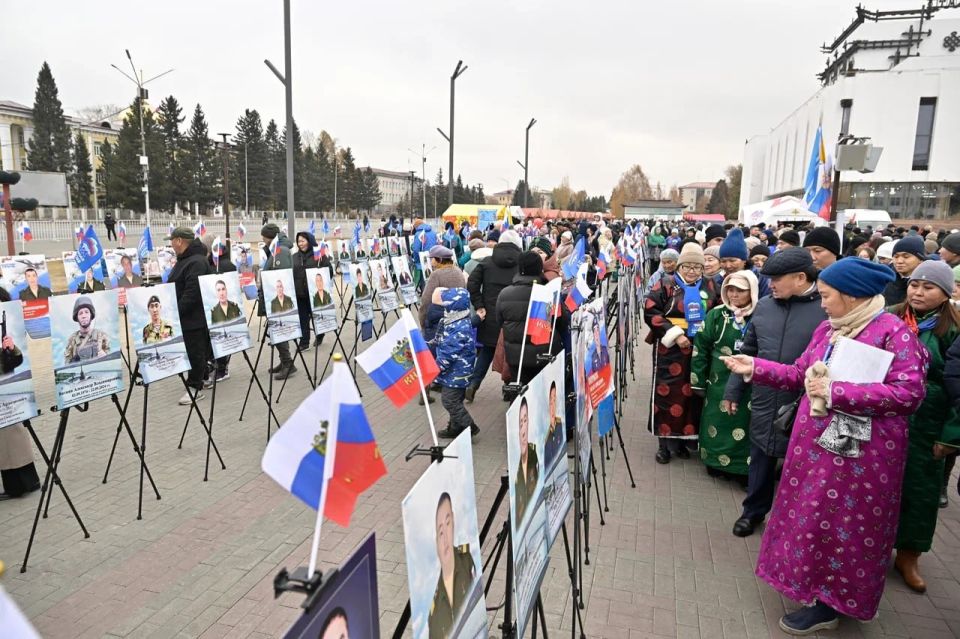 Кызылчане и гости столицы Тувы отметили День народного единства народными гуляньями на площади Арата Кызылчане и гости столицы Тувы отметили День народного единства народными гуляньями на площади Арата