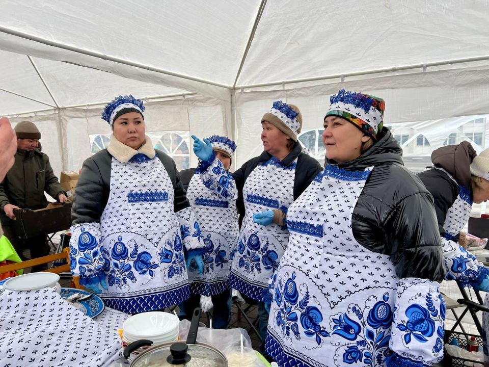 Кызылчане и гости столицы Тувы отметили День народного единства народными гуляньями на площади Арата Кызылчане и гости столицы Тувы отметили День народного единства народными гуляньями на площади Арата