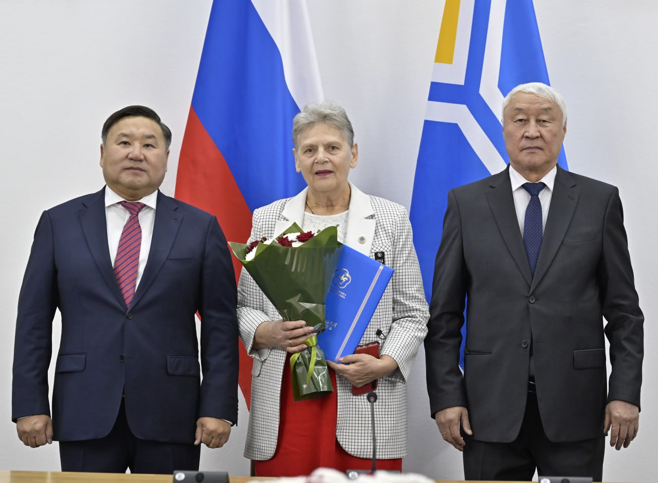 В День народного единства 4 ноября в Правительстве Тувы состоялась торжественная церемония вручения государственных наград В День народного единства 4 ноября в Правительстве Тувы состоялась торжественная церемония вручения государственных наград