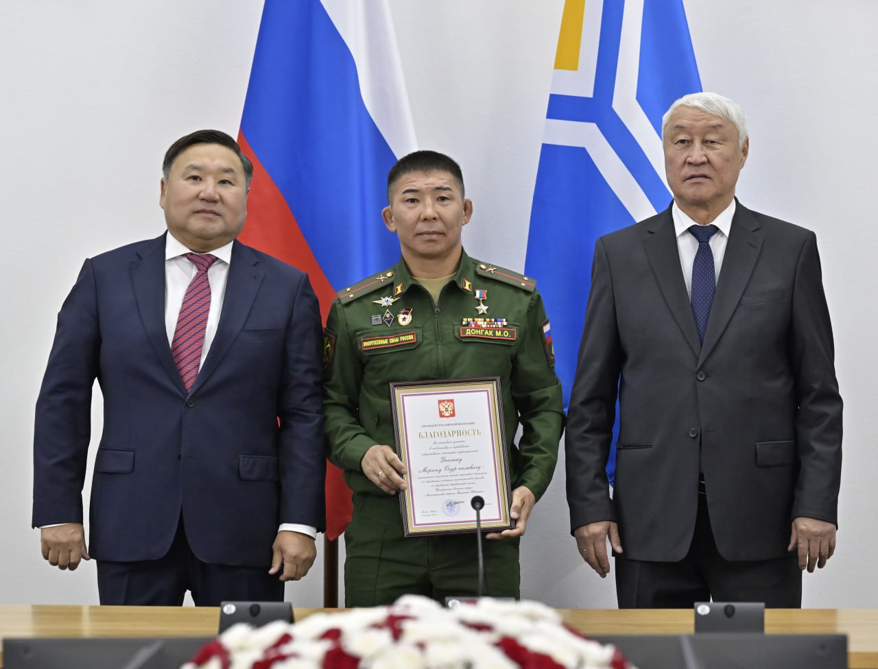 В День народного единства 4 ноября в Правительстве Тувы состоялась торжественная церемония вручения государственных наград В День народного единства 4 ноября в Правительстве Тувы состоялась торжественная церемония вручения государственных наград