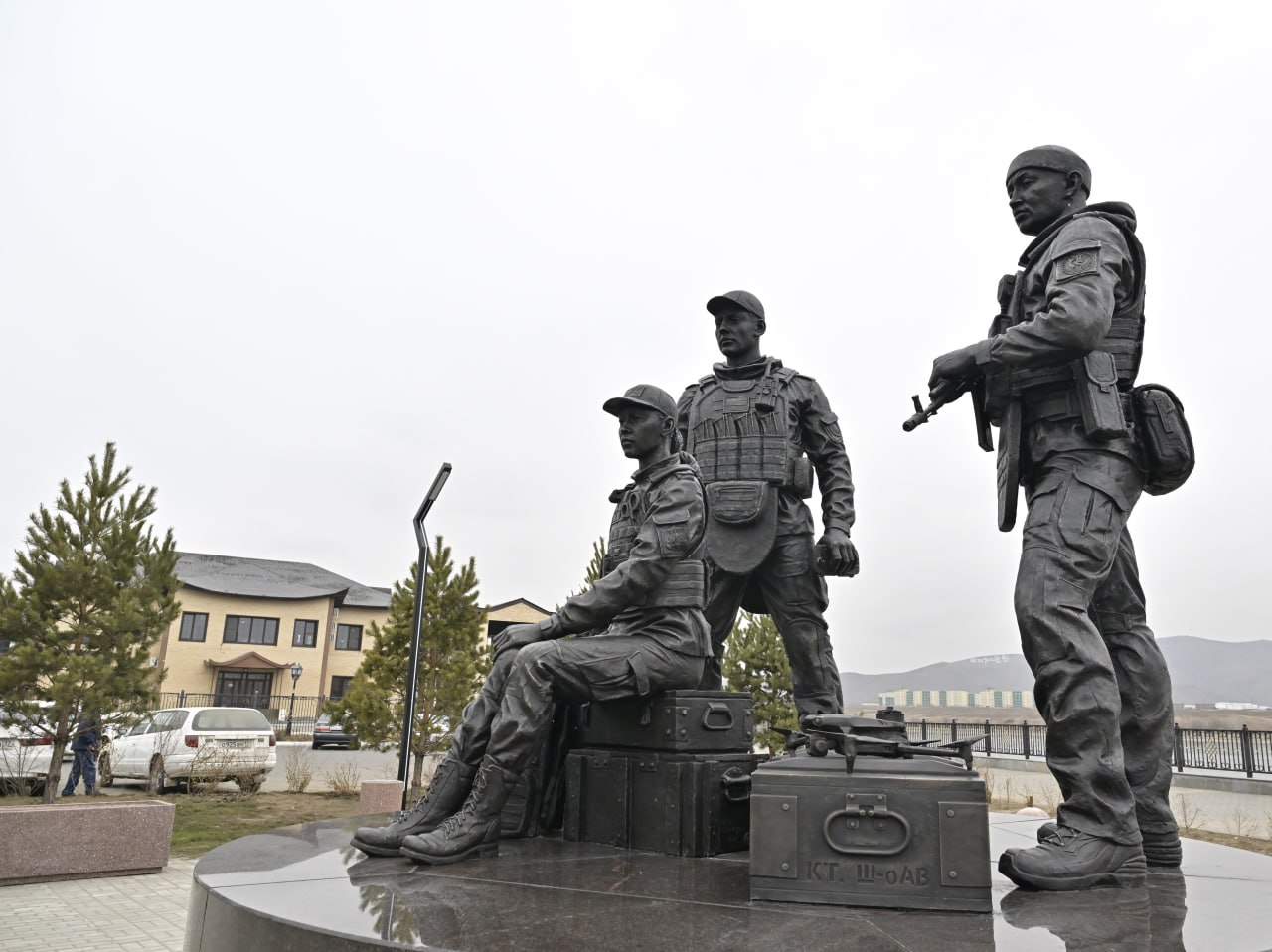 Глава Тувы проверил ход подготовки к открытию в Кызыле памятников братьям Шумовым и участникам специальной военной операции Глава Тувы проверил ход подготовки к открытию в Кызыле памятников братьям Шумовым и участникам специальной военной операции