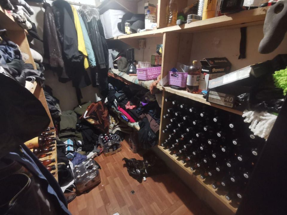 Житель Сут-Хольского района обвинён в повторной продаже алкоголя, полиция изъяла 1,5 тонны спиртного Житель Сут-Хольского района обвинён в повторной продаже алкоголя, полиция изъяла 1,5 тонны спиртного