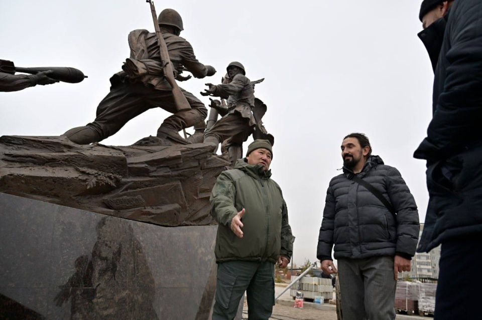 Глава Тувы проверил готовность памятников братьям Шумовым и участникам СВО