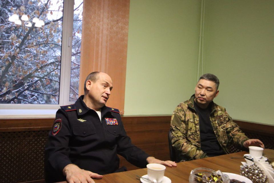 Министр внутренних дел по Республике Тыва встретился с военнослужащими 55-й отдельной гвардейской ордена Кутузова мотострелковой (горной) бригады Министр внутренних дел по Республике Тыва встретился с военнослужащими 55-й отдельной гвардейской ордена Кутузова мотострелковой (горной) бригады