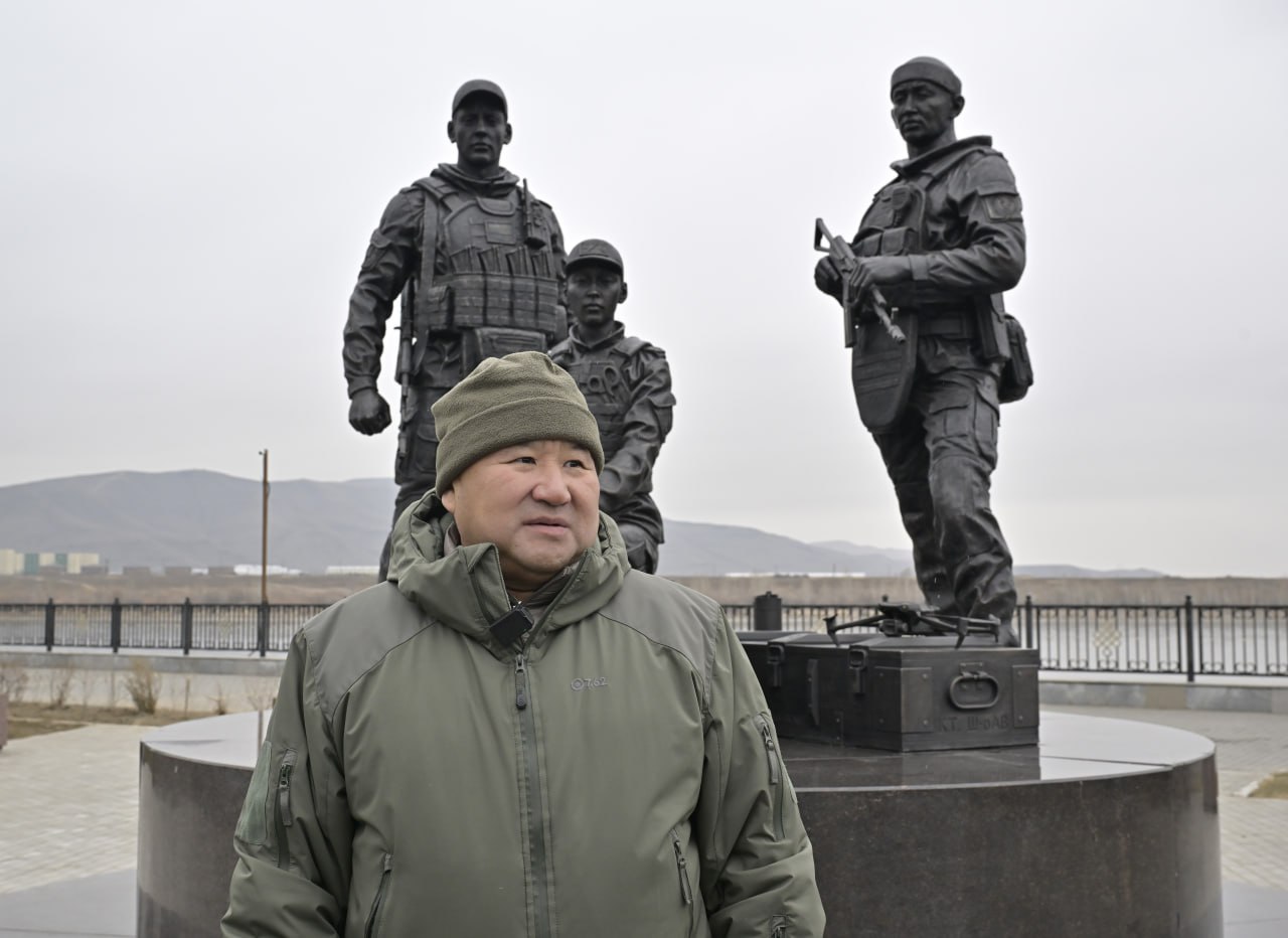 Глава Тувы проверил ход подготовки к открытию в Кызыле памятников братьям Шумовым и участникам специальной военной операции