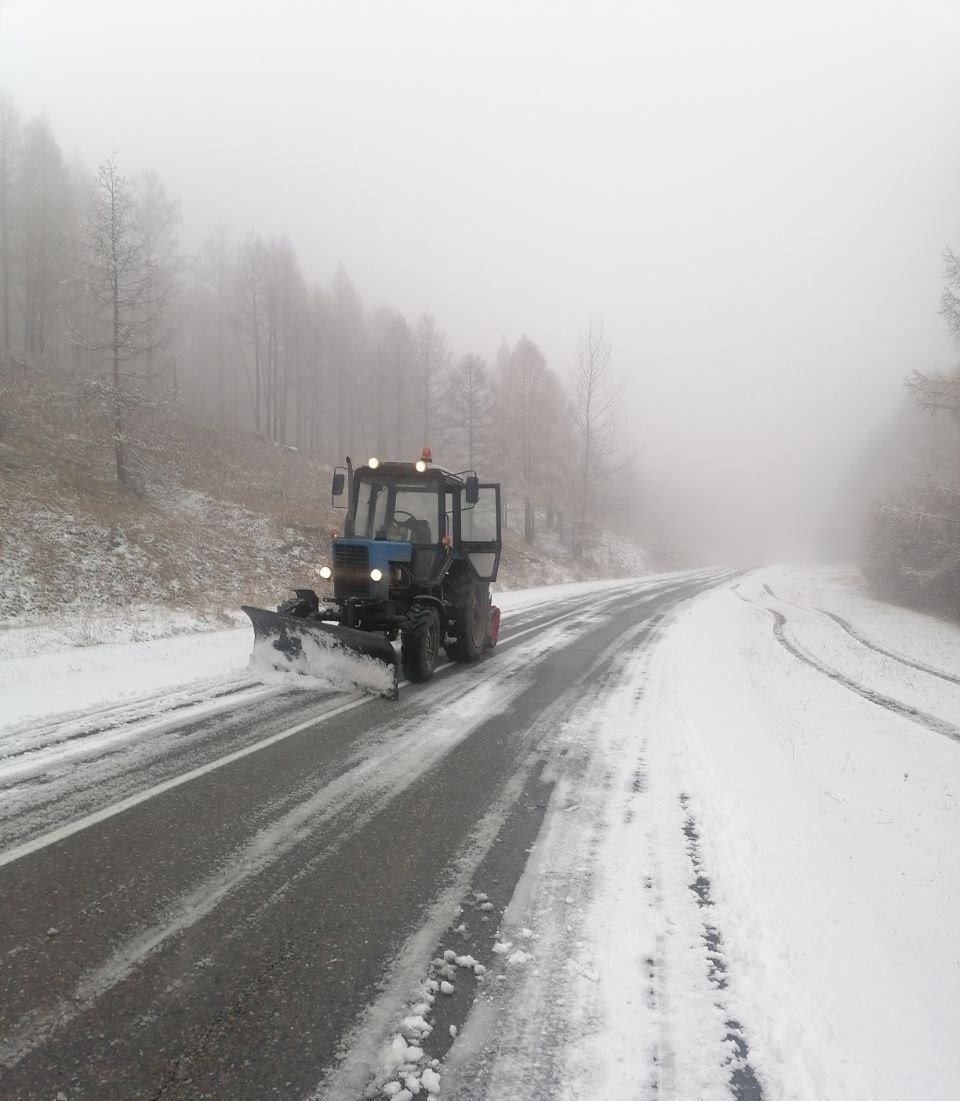 Службы дорожного хозяйства республики внимательно следят за состоянием дорог, оперативно проводят очистку покрытия и обработку его противогололедными составами при необходимости Службы дорожного хозяйства республики внимательно следят за состоянием дорог, оперативно проводят очистку покрытия и обработку его противогололедными составами при необходимости