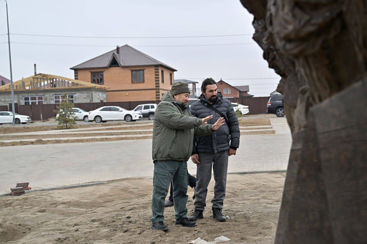 Глава Тувы проверил готовность памятников братьям Шумовым и участникам СВО Глава Тувы проверил готовность памятников братьям Шумовым и участникам СВО