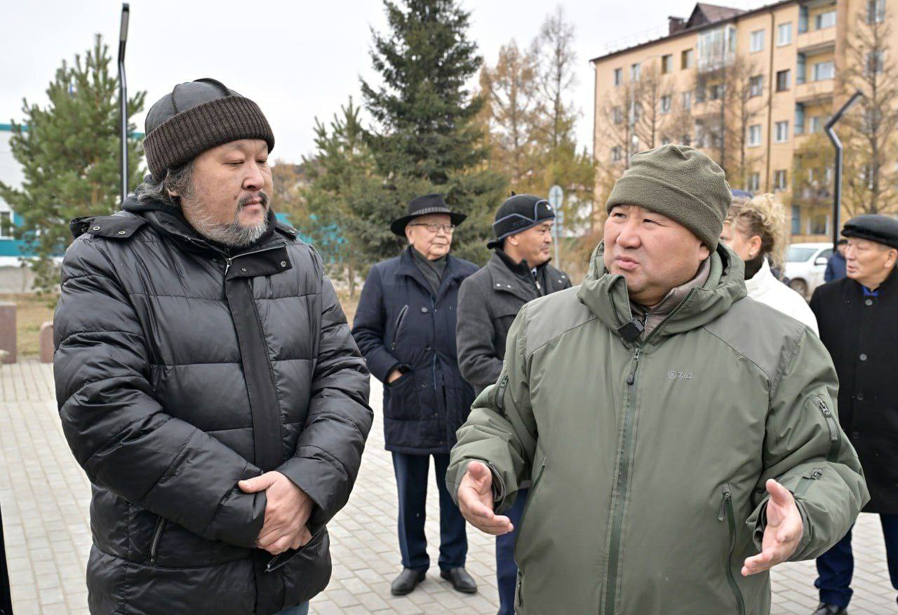 Глава Тувы проверил готовность памятников братьям Шумовым и участникам СВО Глава Тувы проверил готовность памятников братьям Шумовым и участникам СВО