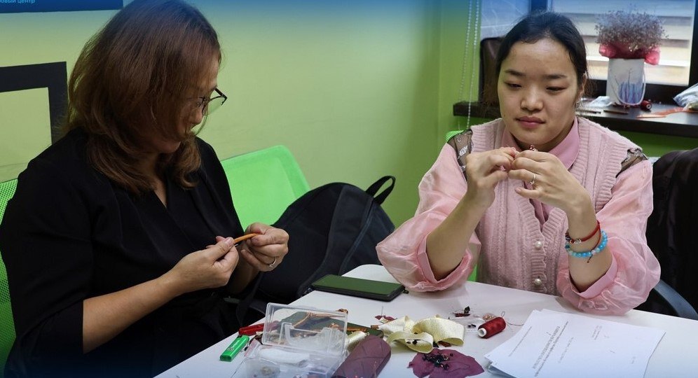 В Туве бесплатно учат пошиву национального тона В Туве бесплатно учат пошиву национального тона