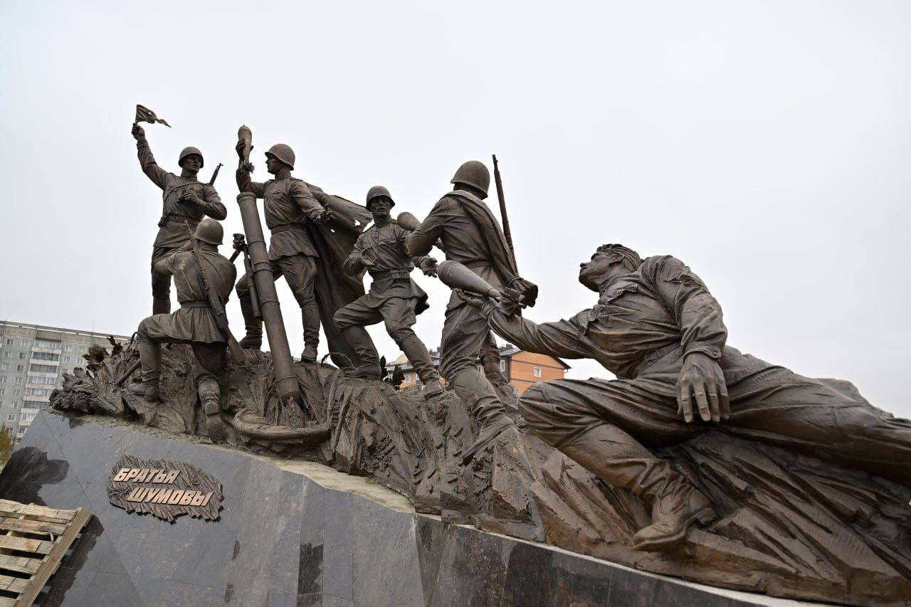 Глава Тувы проверил готовность памятников братьям Шумовым и участникам СВО Глава Тувы проверил готовность памятников братьям Шумовым и участникам СВО