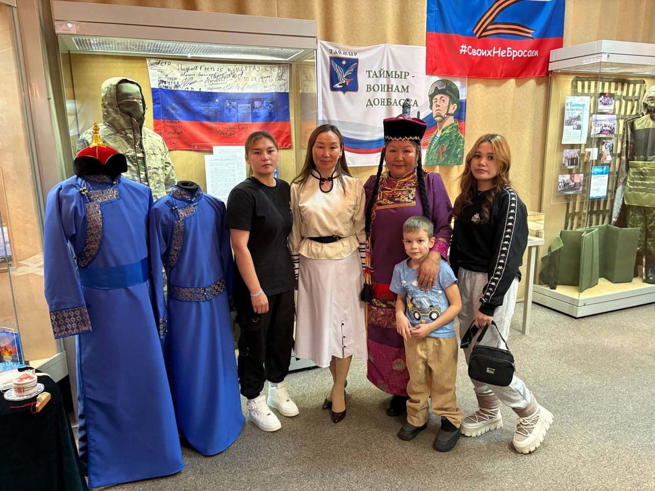 Тувинцы из Дудинки и Норильска представили культуру родной земли на празднике народов России «Под одним небом» Тувинцы из Дудинки и Норильска представили культуру родной земли на празднике народов России «Под одним небом»