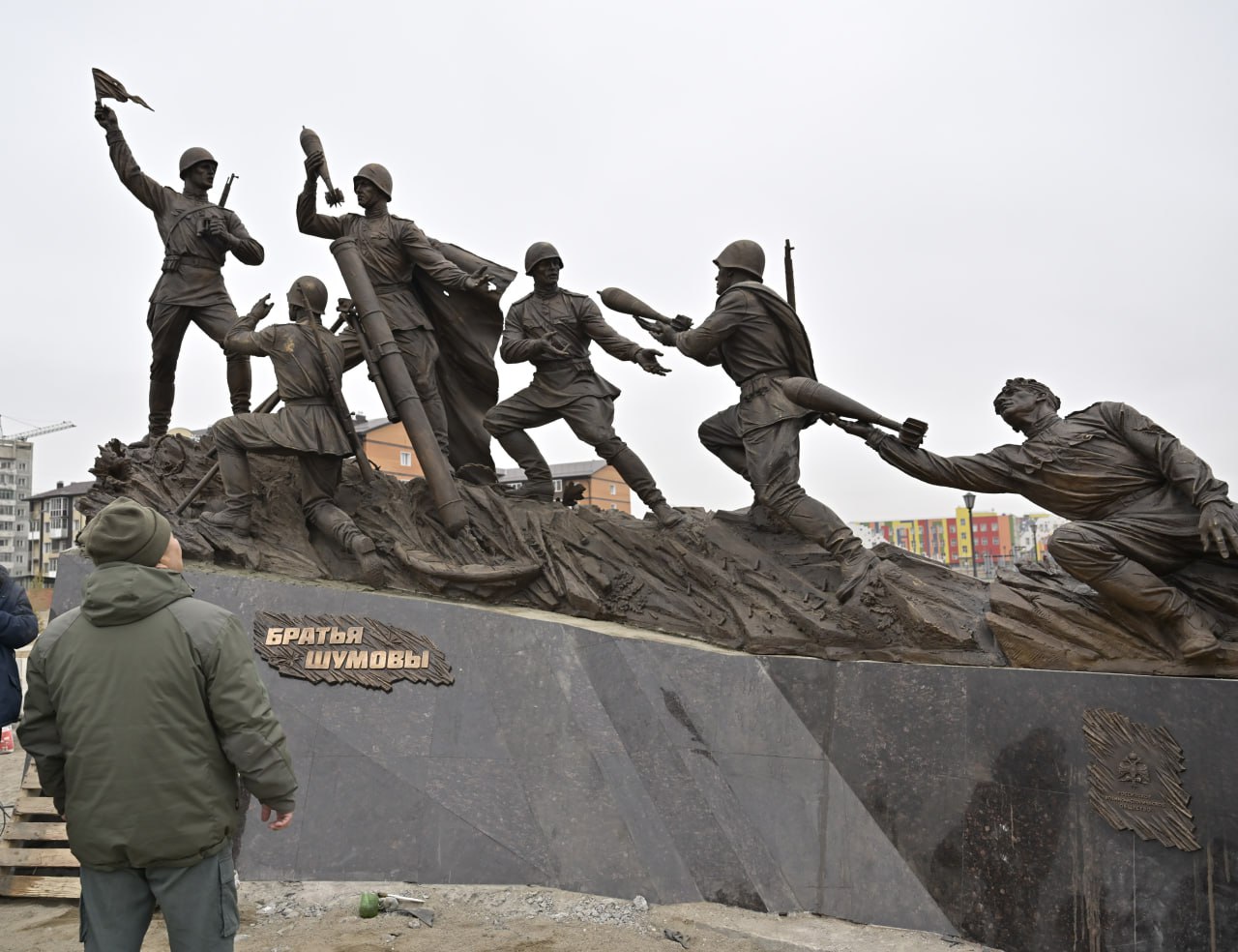 Глава Тувы проверил ход подготовки к открытию в Кызыле памятников братьям Шумовым и участникам специальной военной операции Глава Тувы проверил ход подготовки к открытию в Кызыле памятников братьям Шумовым и участникам специальной военной операции