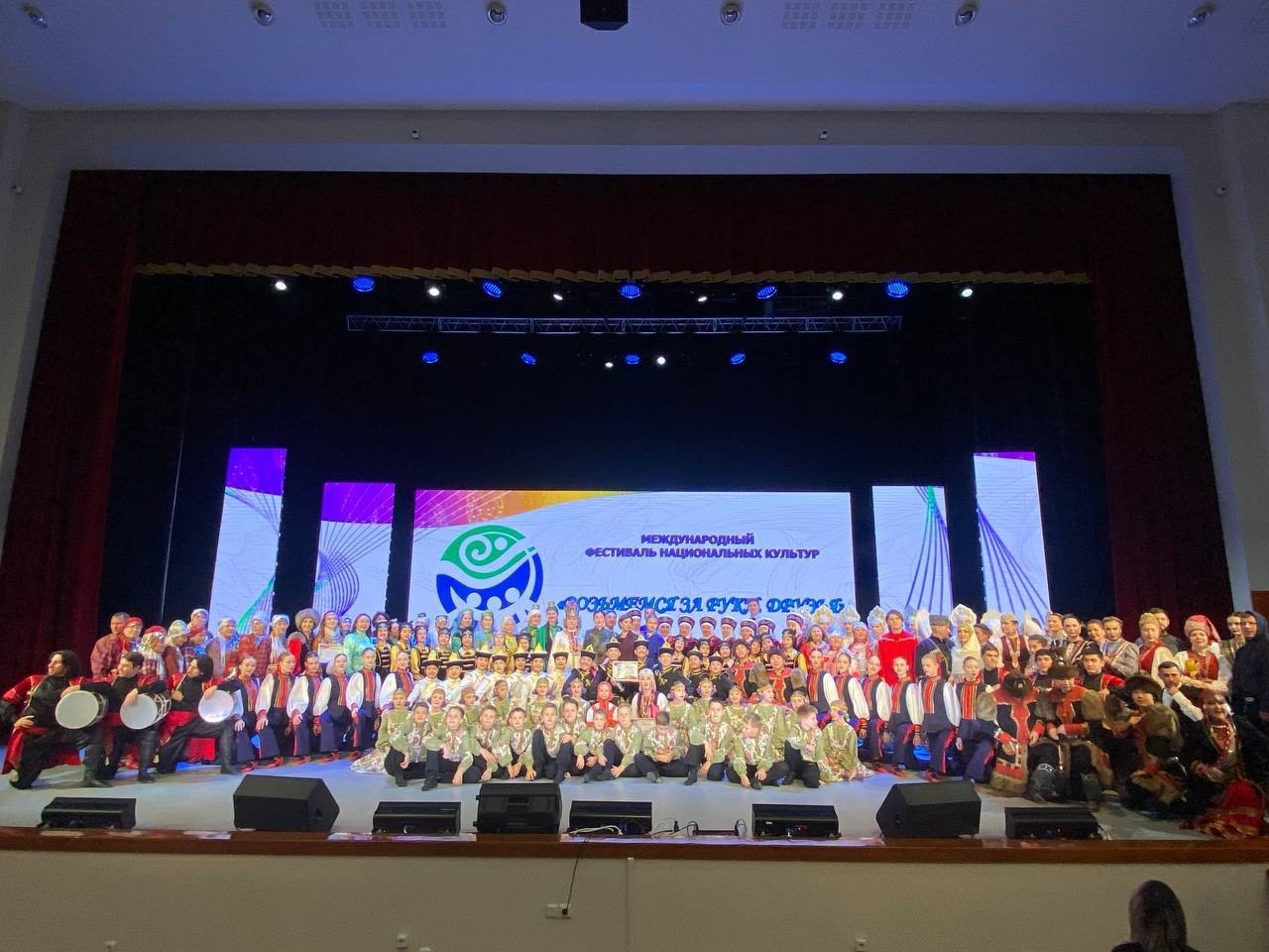 Ансамбль «Эзир-Кара» с триумфом выступил на международном фестивале в Ханты-Мансийске Ансамбль «Эзир-Кара» с триумфом выступил на международном фестивале в Ханты-Мансийске