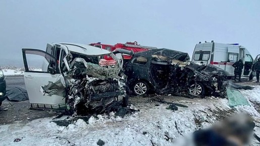 Пять человек погибли и еще пятеро пострадали после лобового столкновения двух иномарок на трассе в Туве