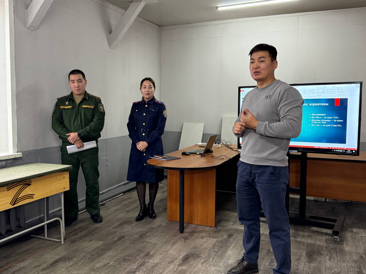 Сегодня сотрудники СК провели профориентационную встречу с юнармейцами Сегодня сотрудники СК провели профориентационную встречу с юнармейцами