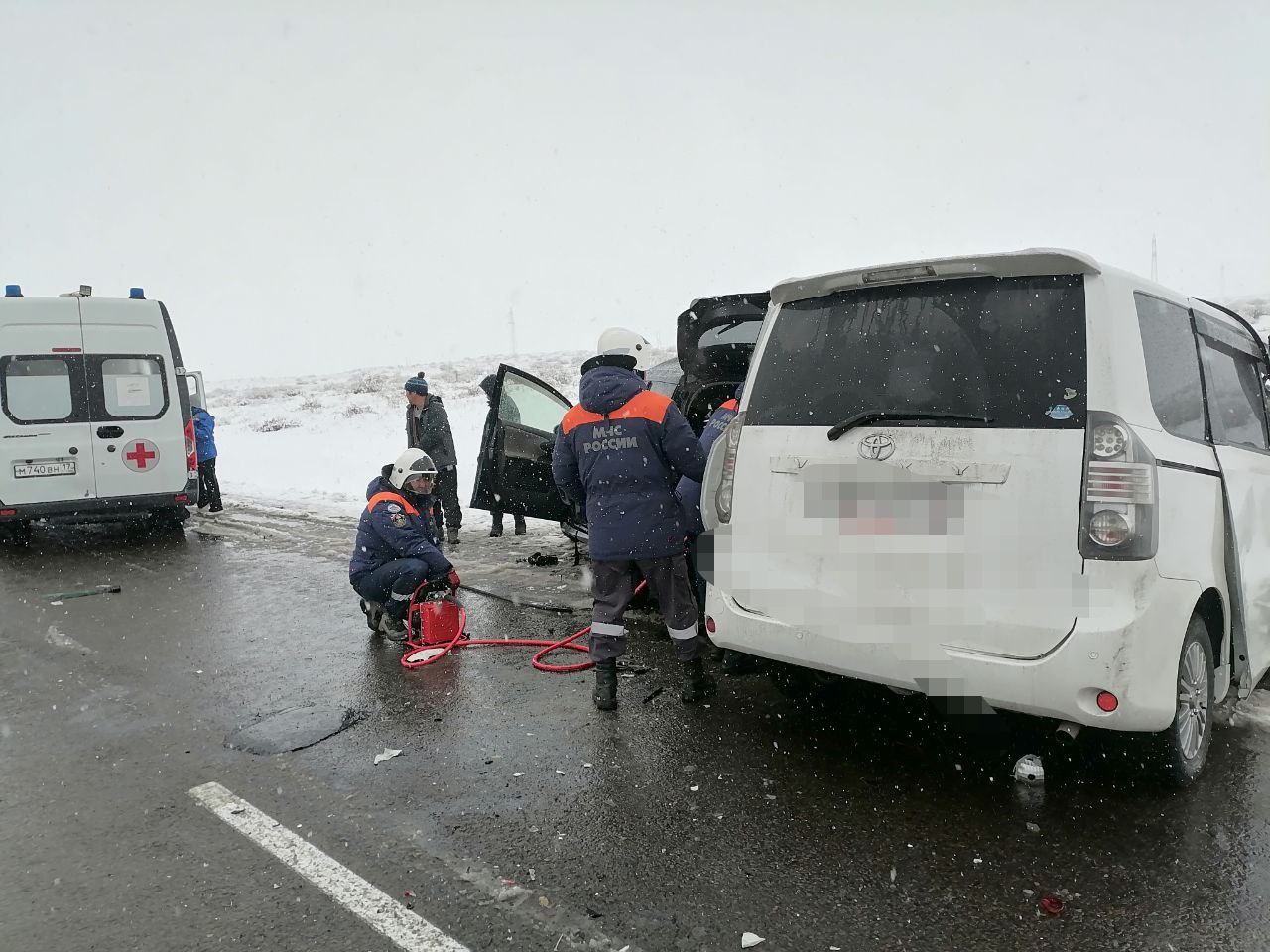 Спасатели Тувинского поисково-спасательного отряда МЧС России реагировали на дорожно-транспортное происшествие на федеральной автодороге Р-257 в районе этнокультурного комплекса «Алдын-Булак» Спасатели Тувинского поисково-спасательного отряда МЧС России реагировали на дорожно-транспортное происшествие на федеральной автодороге Р-257 в районе этнокультурного комплекса «Алдын-Булак»