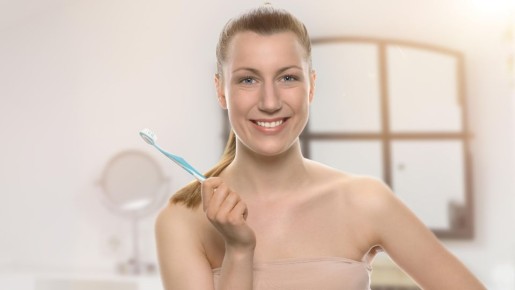 Под угрозой вся семья: зубная щетка может вмиг стать рассадником заразы при неправильном хранении