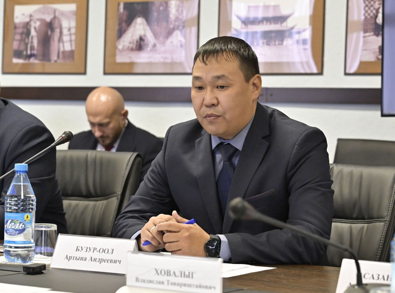 В Правительстве Тувы подвели промежуточные итоги проекта «Герои Тувы» В Правительстве Тувы подвели промежуточные итоги проекта «Герои Тувы»