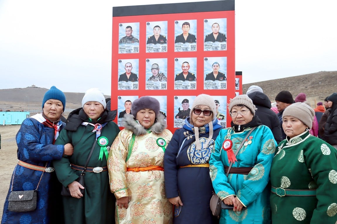 В столице Тувы состоялось открытие Аллеи Героев В столице Тувы состоялось открытие Аллеи Героев