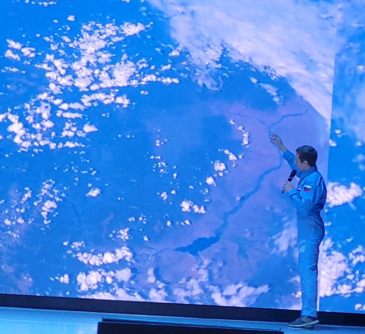 Космонавт чагыс чер чурттуувус Тывага аалдап кээрин аазаан