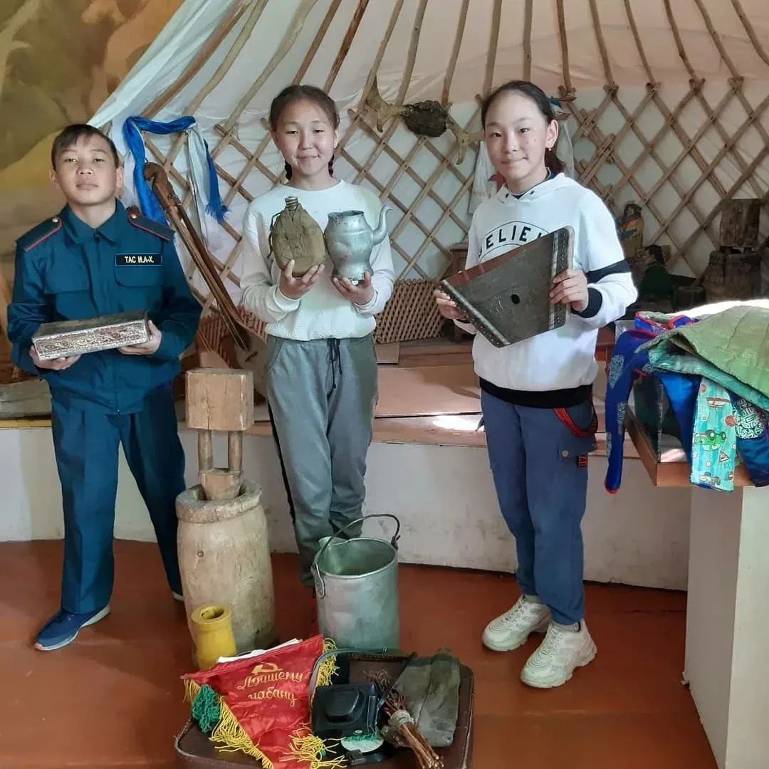 Музеи образовательных организаций Тувы отмечены на Всероссийском конкурсе «Знать, чтобы помнить», организованном партией «Единая Россия» Музеи образовательных организаций Тувы отмечены на Всероссийском конкурсе «Знать, чтобы помнить», организованном партией «Единая Россия»