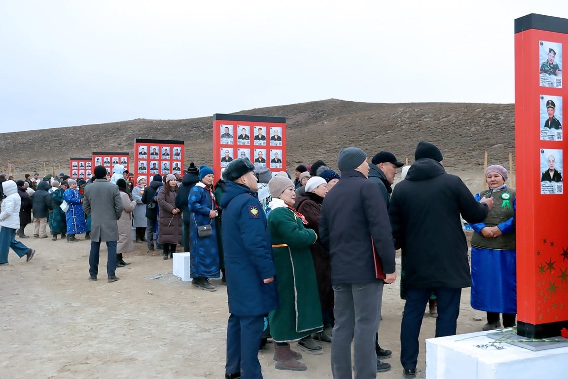 В столице Тувы состоялось открытие Аллеи Героев В столице Тувы состоялось открытие Аллеи Героев