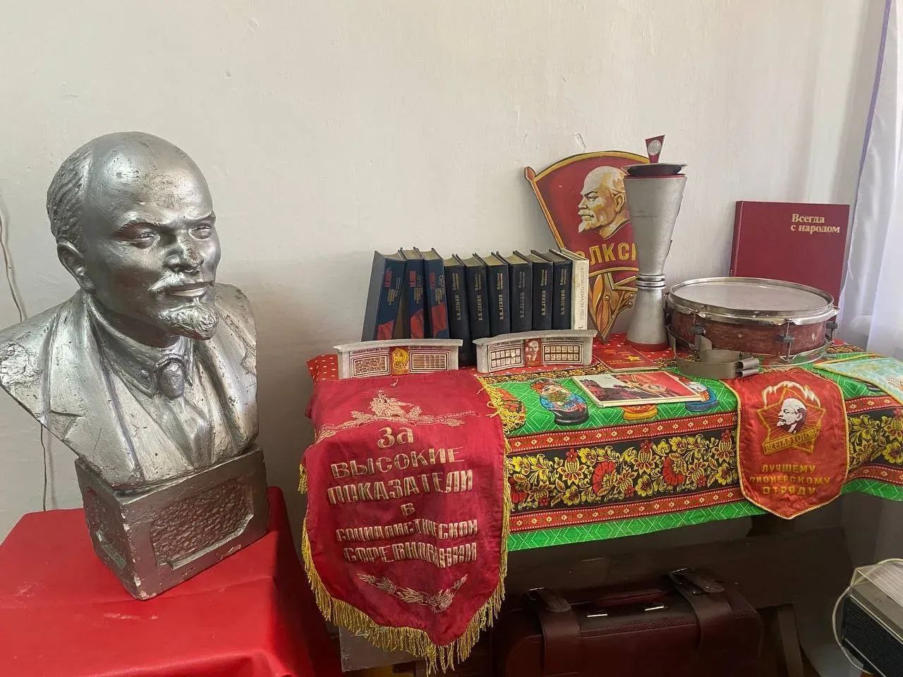 Музеи образовательных организаций Тувы отмечены на Всероссийском конкурсе «Знать, чтобы помнить», организованном партией «Единая Россия» Музеи образовательных организаций Тувы отмечены на Всероссийском конкурсе «Знать, чтобы помнить», организованном партией «Единая Россия»