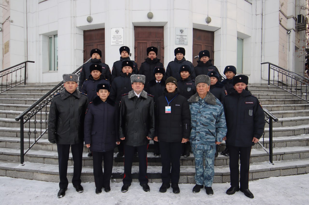 В МВД по Республике Тыва состоялось торжественное мероприятие, приуроченное ко Дню сотрудников органов внутренних дел В МВД по Республике Тыва состоялось торжественное мероприятие, приуроченное ко Дню сотрудников органов внутренних дел