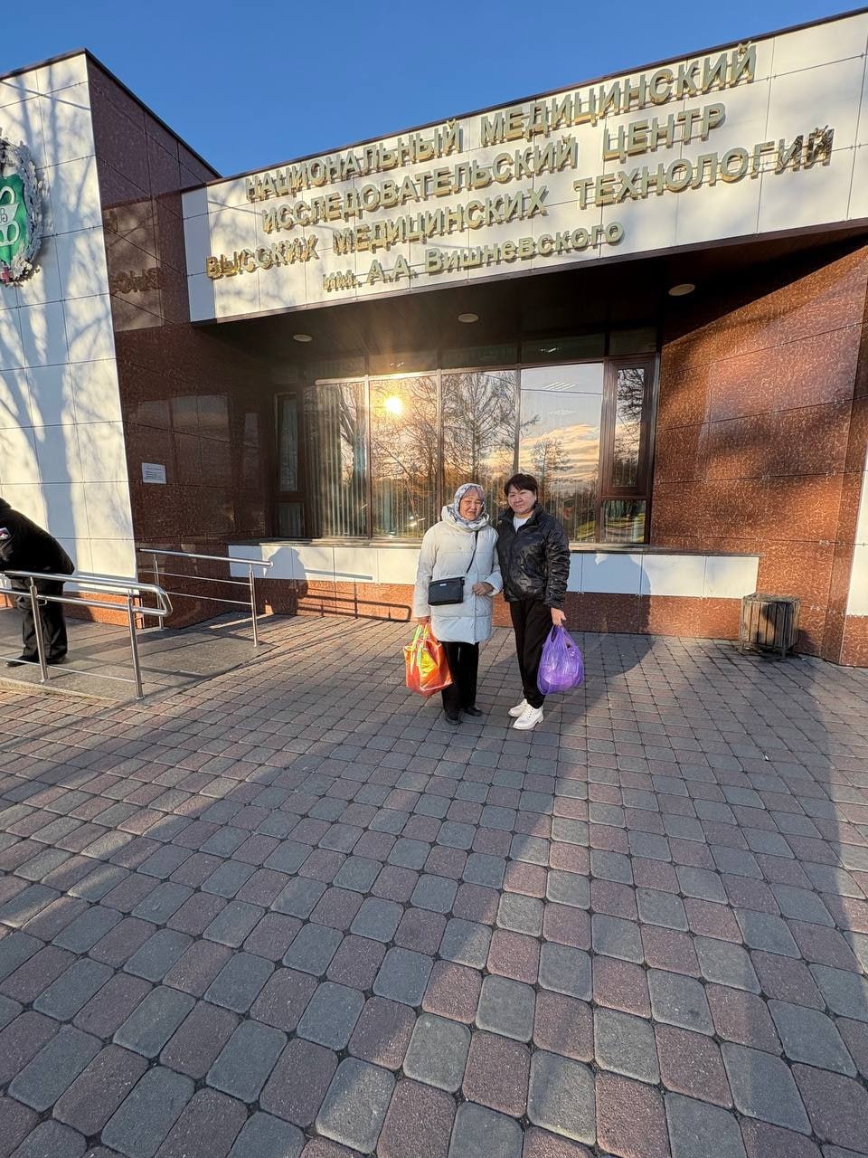 Сотрудники Полпредства Тувы в Москве навестили раненых участников СВО