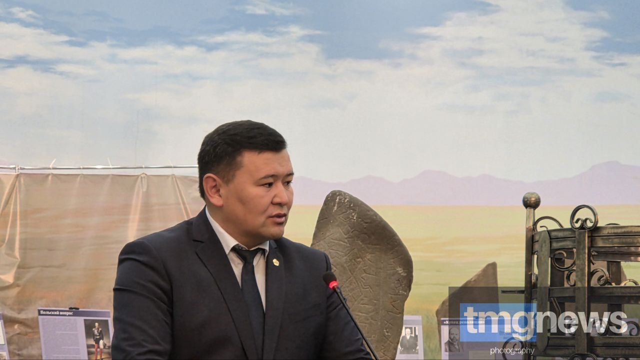 В Туве открылась выставка «Защита суверенитета Российского государства. История и современность» В Туве открылась выставка «Защита суверенитета Российского государства. История и современность»