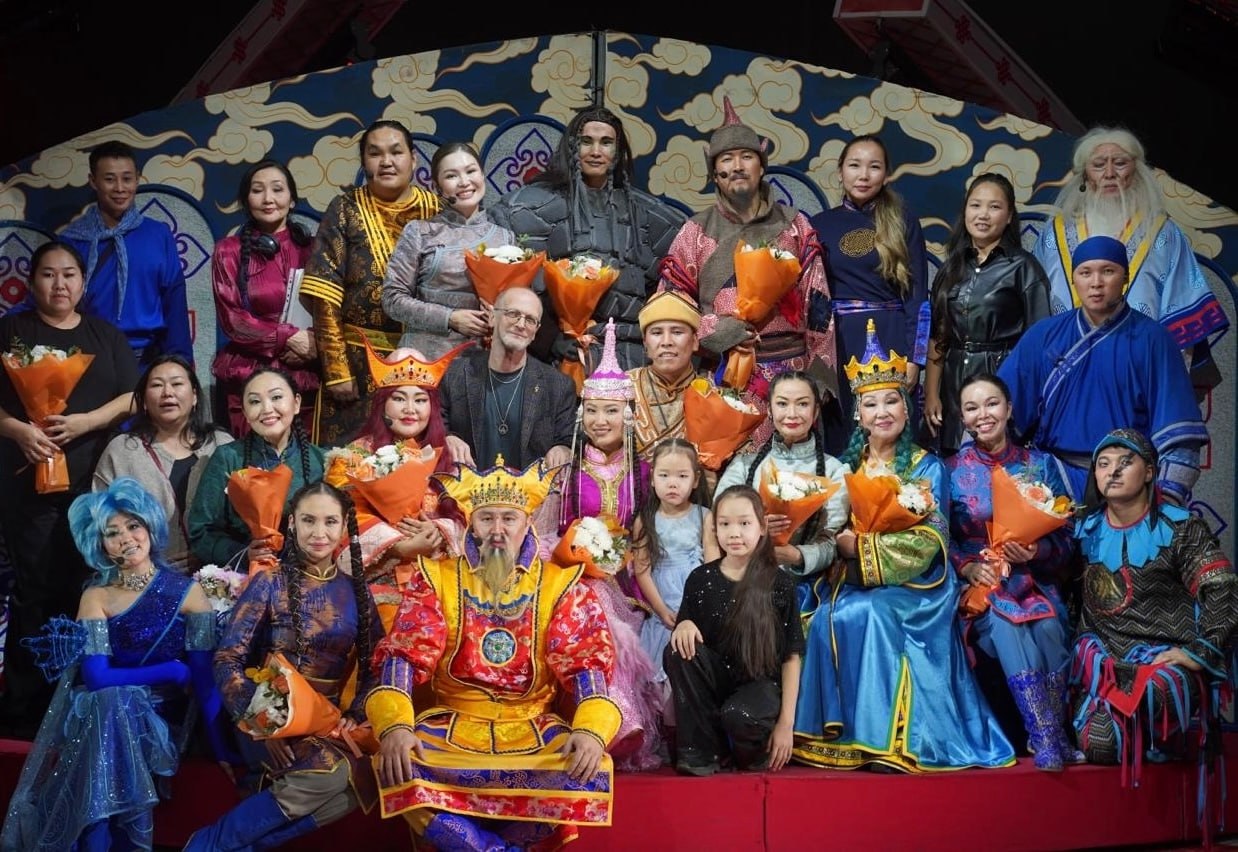 В Красноярске состоялся премьерный показ тувинского мюзикла «Легенда ветров» В Красноярске состоялся премьерный показ тувинского мюзикла «Легенда ветров»