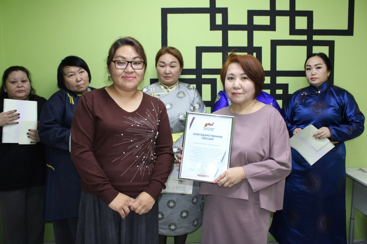 Жены и матери героев СВО обучились пошиву тувинского национального тона Жены и матери героев СВО обучились пошиву тувинского национального тона