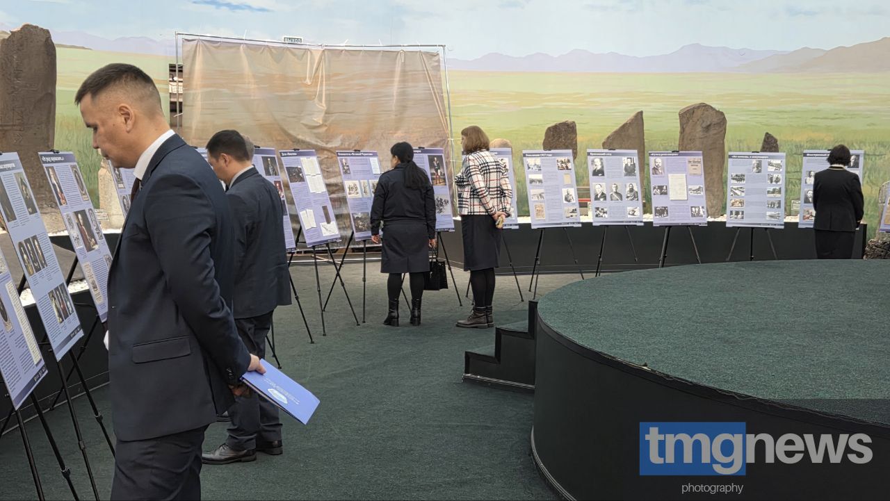 В Туве открылась выставка «Защита суверенитета Российского государства. История и современность» В Туве открылась выставка «Защита суверенитета Российского государства. История и современность»