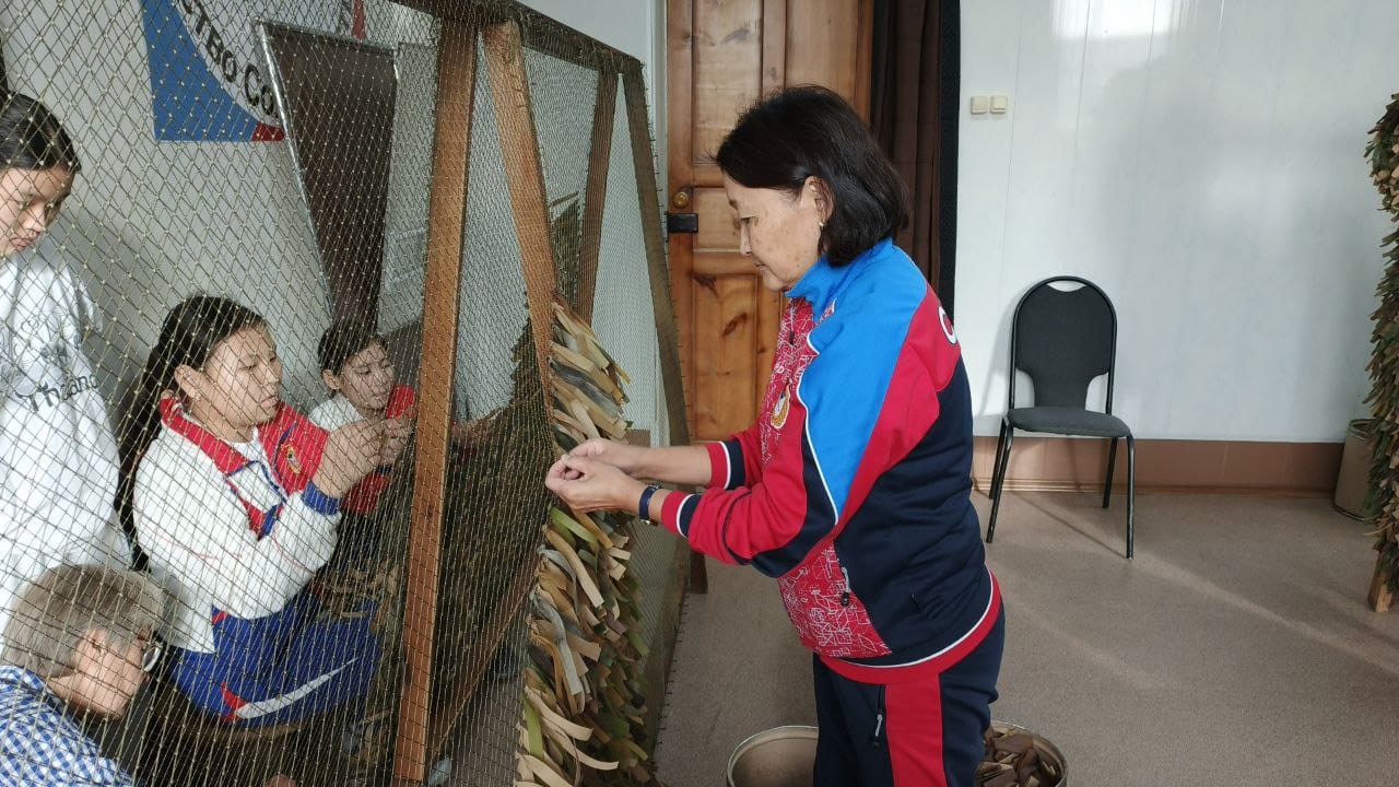 Обучающиеся спортивной школы «ЦСКА-Тыва» сплели маскировочные сети для зоны СВО Обучающиеся спортивной школы «ЦСКА-Тыва» сплели маскировочные сети для зоны СВО