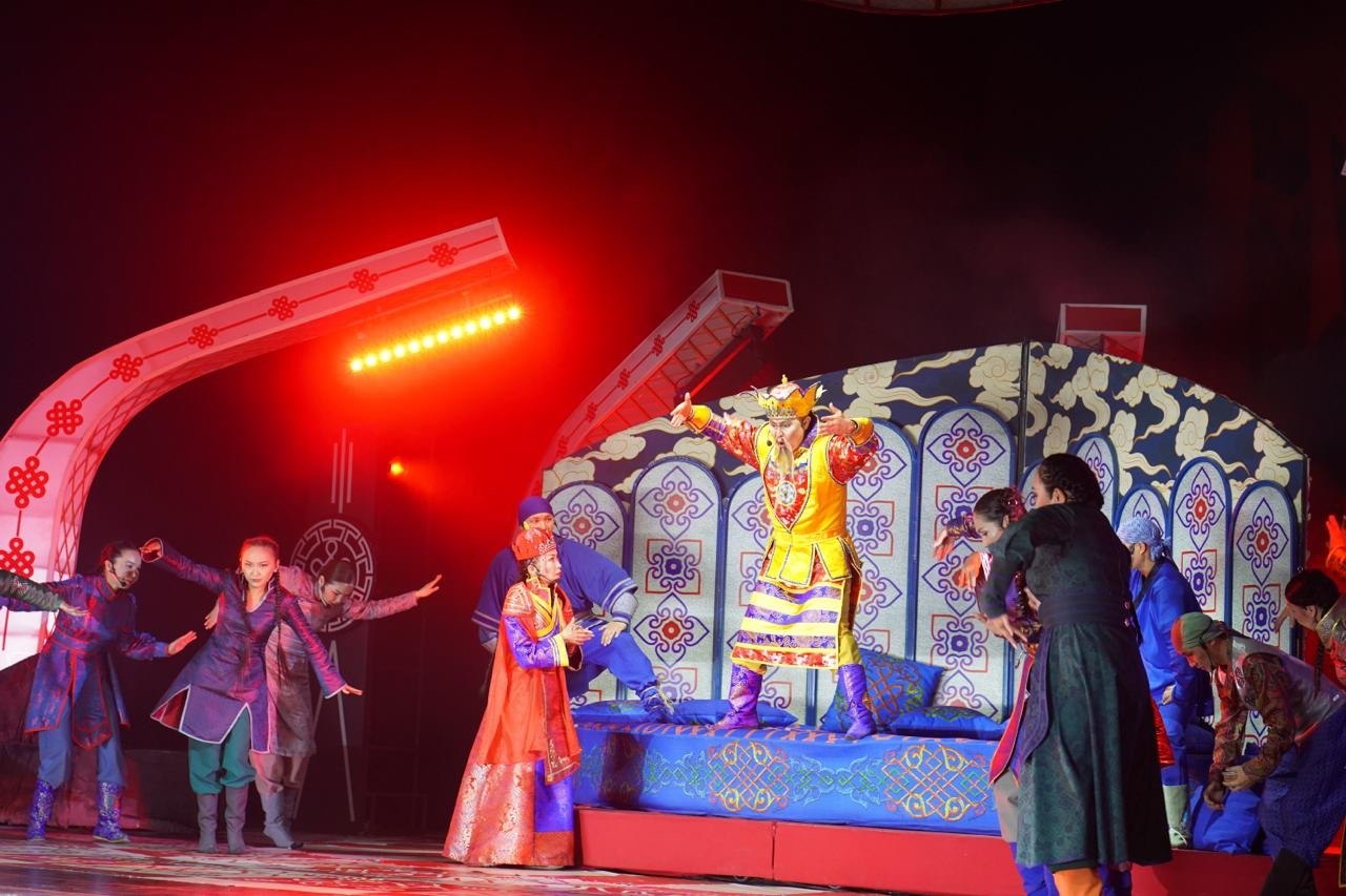 В Красноярске состоялся премьерный показ тувинского мюзикла «Легенда ветров» В Красноярске состоялся премьерный показ тувинского мюзикла «Легенда ветров»