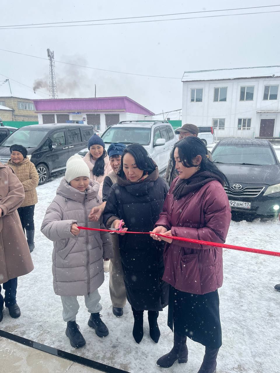 В Барун-Хемчикском районе состоялось торжественное открытие современного торгового центра, расположенного на улице Буян-Бадыргы В Барун-Хемчикском районе состоялось торжественное открытие современного торгового центра, расположенного на улице Буян-Бадыргы