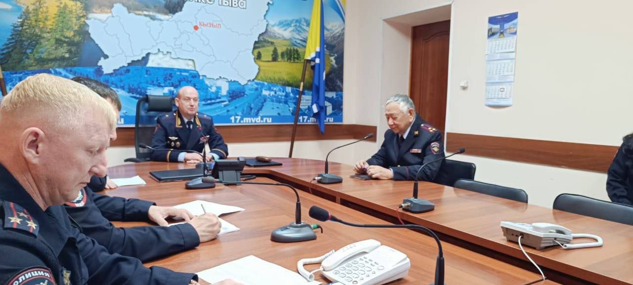 Сегодня свой юбилей отмечает председатель Совета ветеранов МВД по Республике Тыва полковник полиции в отставке Валерий Оржакович Тарыма! Сегодня свой юбилей отмечает председатель Совета ветеранов МВД по Республике Тыва полковник полиции в отставке Валерий Оржакович Тарыма!