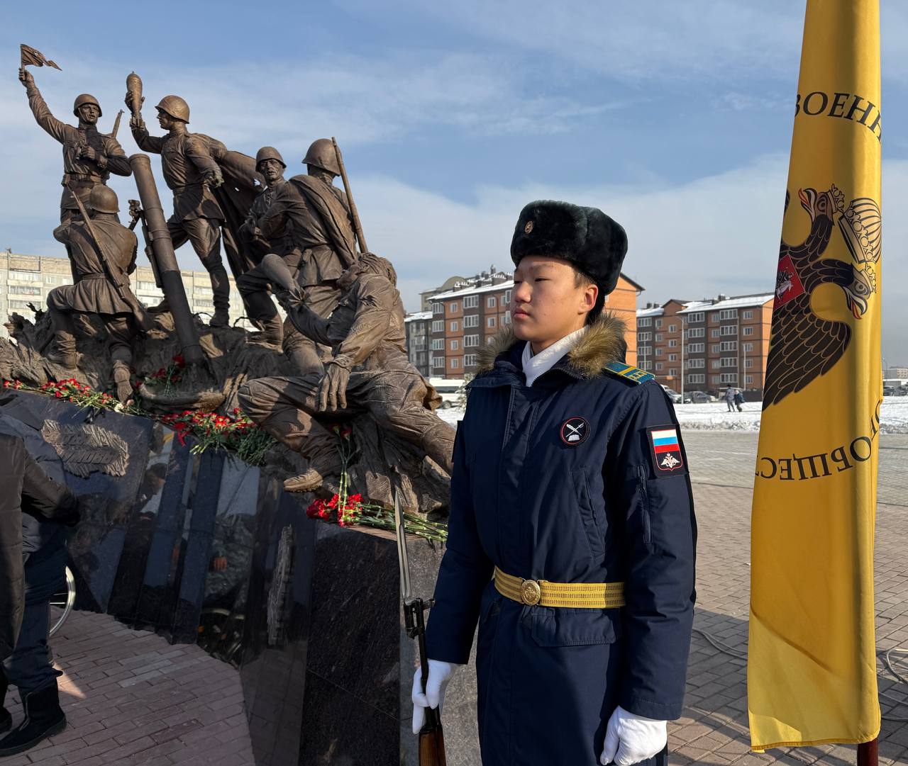 Сотрудники следственного управления приняли участие в торжественном открытии памятника героям Великой Отечественной войны братьям Шумовым Сотрудники следственного управления приняли участие в торжественном открытии памятника героям Великой Отечественной войны братьям Шумовым