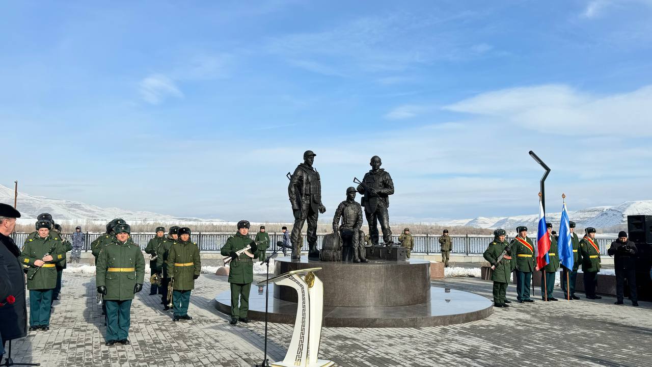 Заместитель прокурора Республики Тыва Владимир Родин принял участие в торжественном открытии памятных мест, посвященных героям разных поколений Заместитель прокурора Республики Тыва Владимир Родин принял участие в торжественном открытии памятных мест, посвященных героям разных поколений