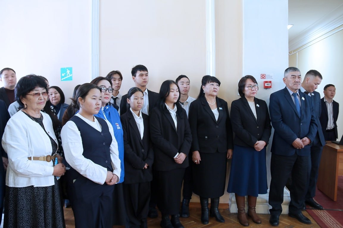 В здании Верховного Хурала открыт историко-документальный фотопроект «Летописцы истории – Спираль времени сквозь объективы фотокамер» В здании Верховного Хурала открыт историко-документальный фотопроект «Летописцы истории – Спираль времени сквозь объективы фотокамер»