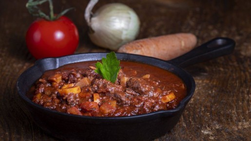 Для гуляша по-мадьярски покупайте не говядину: из этого мяса блюдо получается нежнее