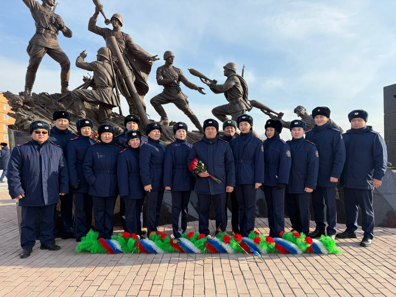 Сотрудники следственного управления приняли участие в торжественном открытии памятника героям Великой Отечественной войны братьям Шумовым Сотрудники следственного управления приняли участие в торжественном открытии памятника героям Великой Отечественной войны братьям Шумовым